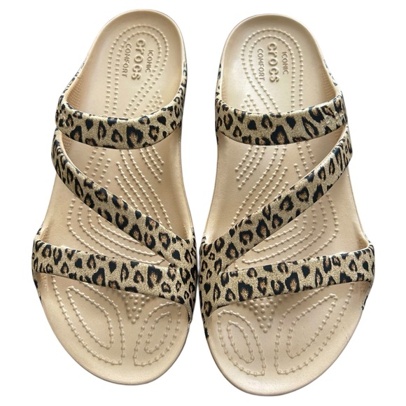 NWT CROCS Kadee II Leopard Sandals SZ 8 - Picture 2 of 3
